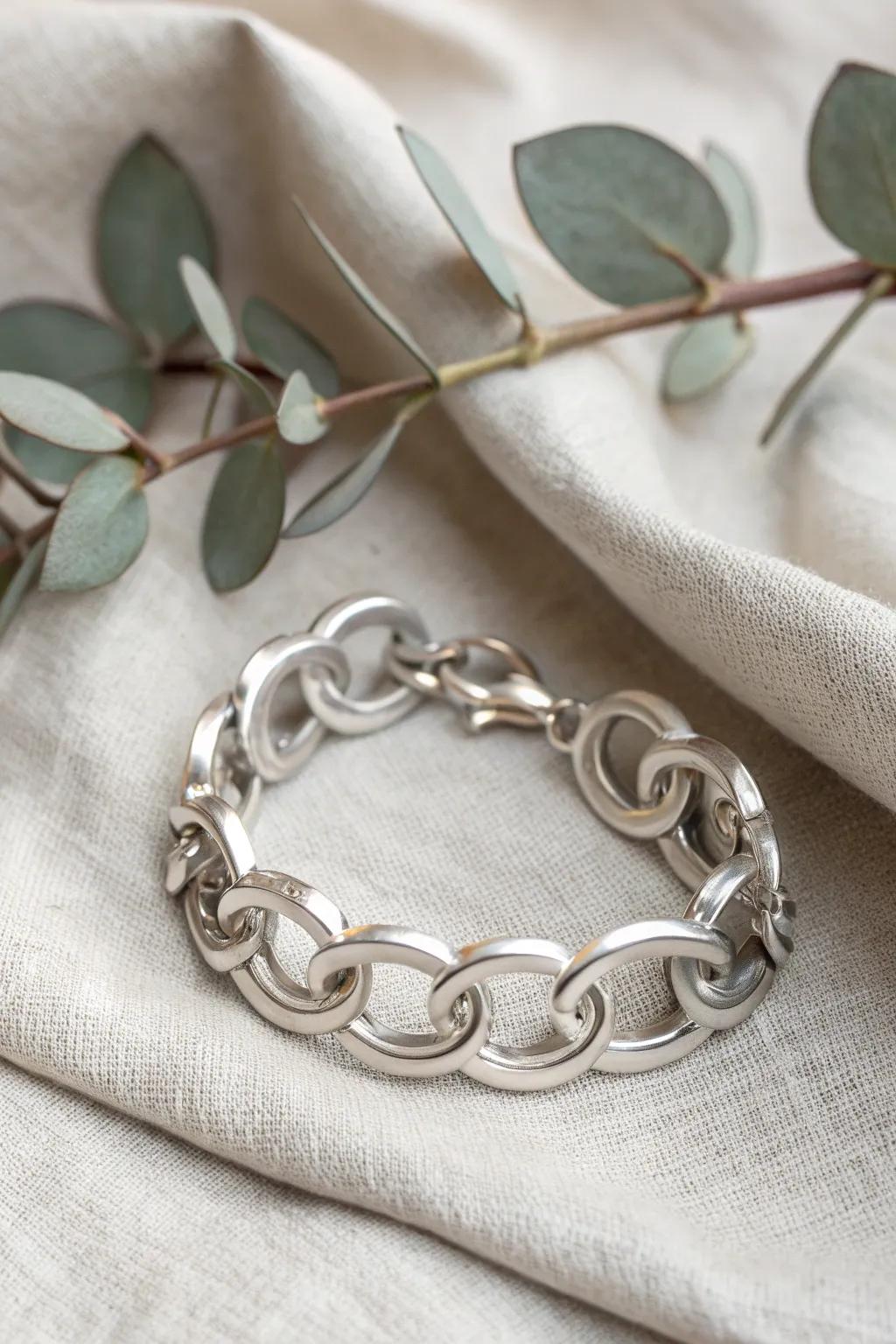 Eco-chic elegance: a bracelet that turns everyday can tabs into a stunning statement piece.