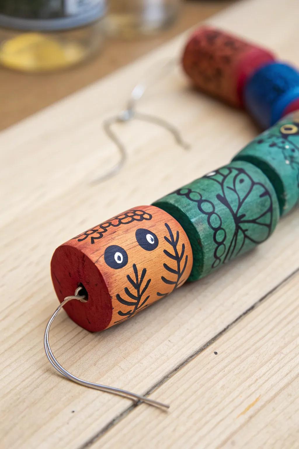 Transform recycled corks into vibrant, wiggly wonders with a touch of Scandinavian simplicity and Boho charm!