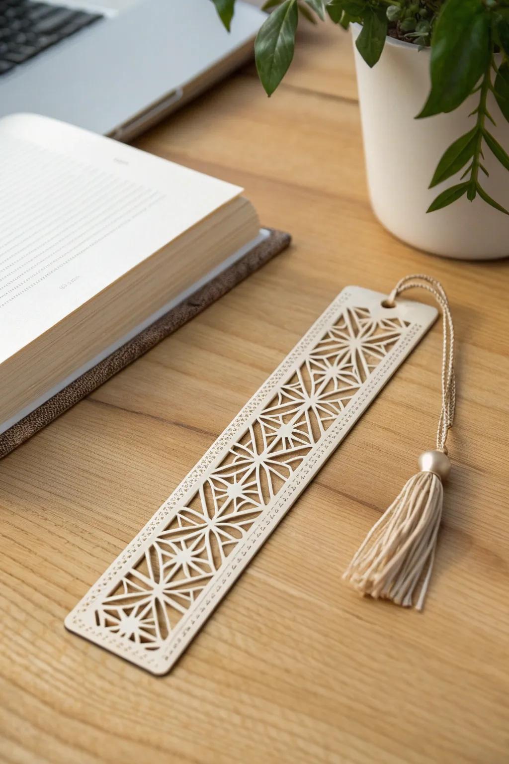 Mark your place with elegance and style using a personalized 3D-printed bookmark.