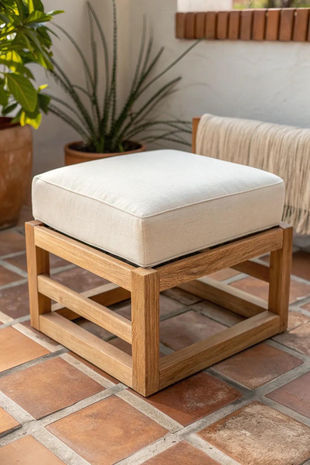 One cube, endless layouts—minimalist balcony seating that shifts from solo to hosting.