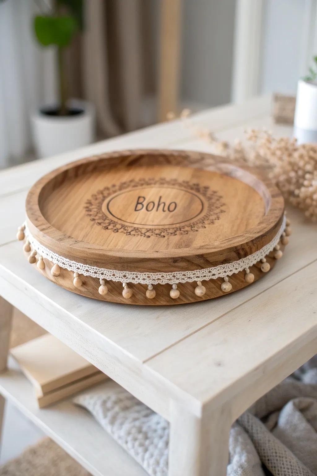 Add a personal touch to your gatherings with an elegantly engraved lazy Susan, where craftsmanship meets sentimentality.