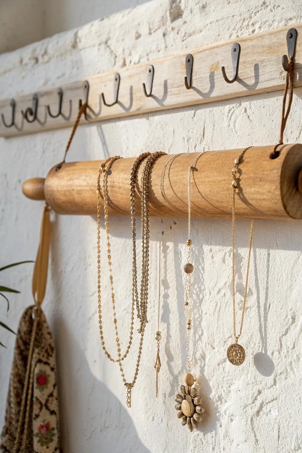 Transform your rolling pins into chic jewelry displays that blend simplicity with boho elegance!