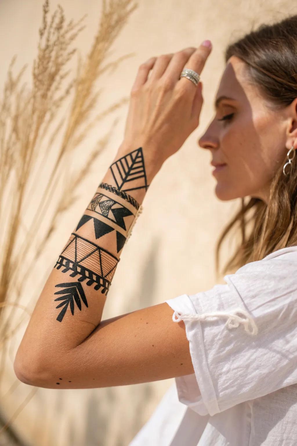 Embrace your inner artist with abstract temporary tattoos—where simplicity meets elegance.