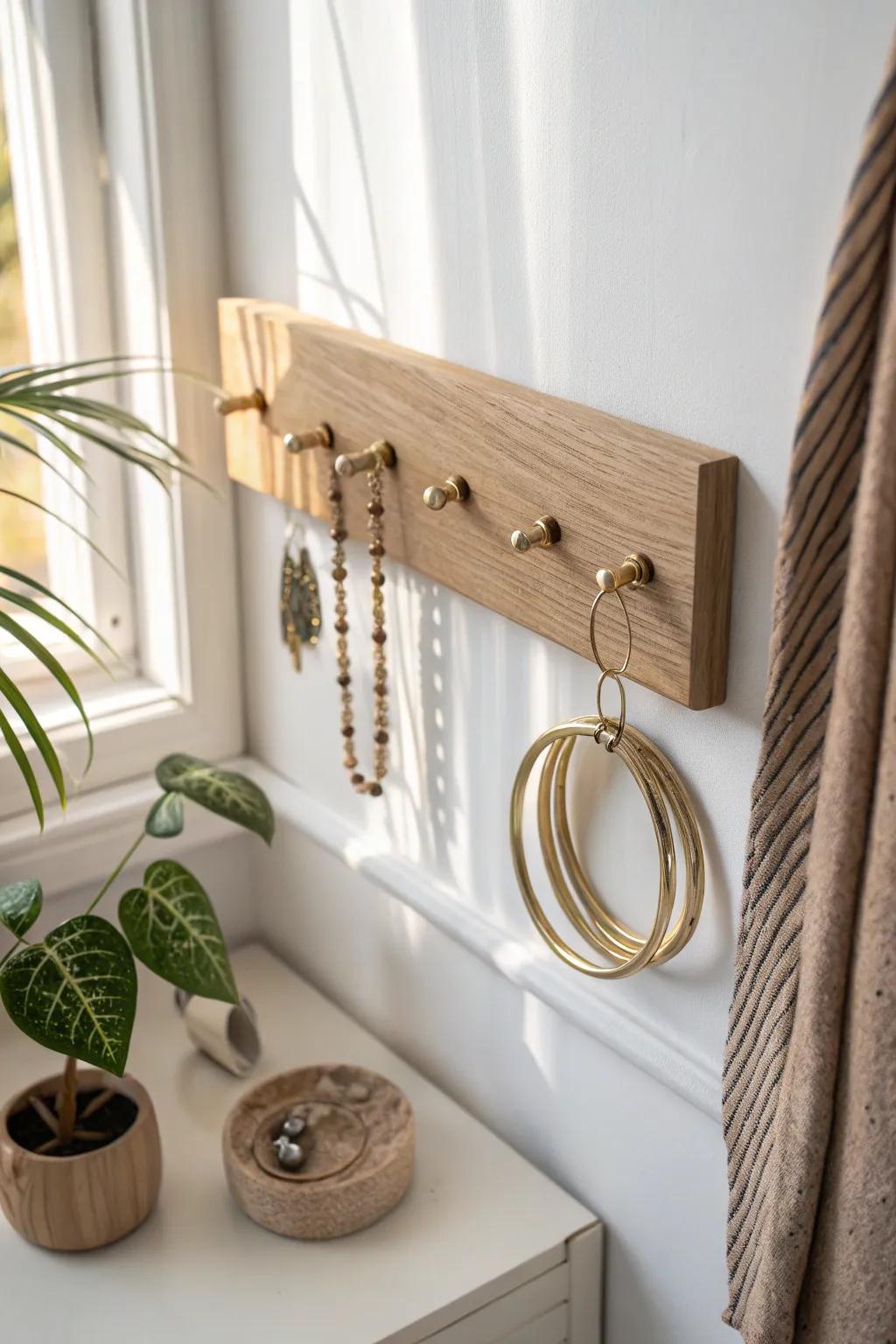 A slim knob board keeps chunky cuffs and special bracelets visible, tidy, and easy to grab.