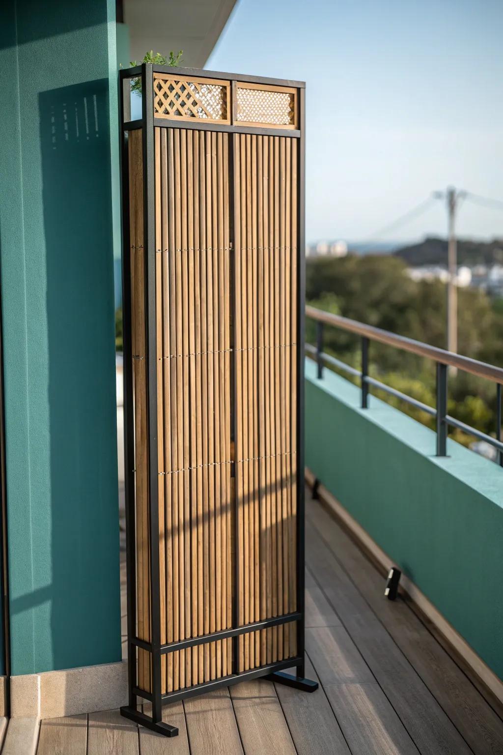 A sleek slatted privacy screen adds instant seclusion—modern, airy, and balcony-friendly.