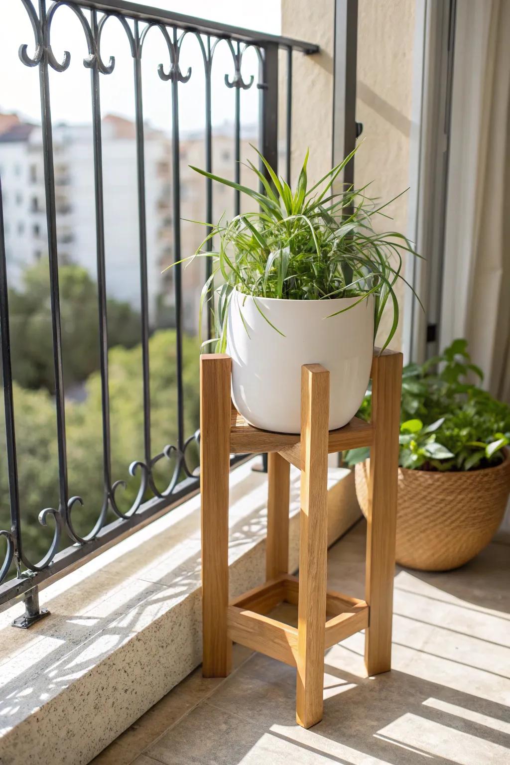Pet-safe Juliet balcony greenery: one sturdy planter + discreet mesh for stress-free fresh air.